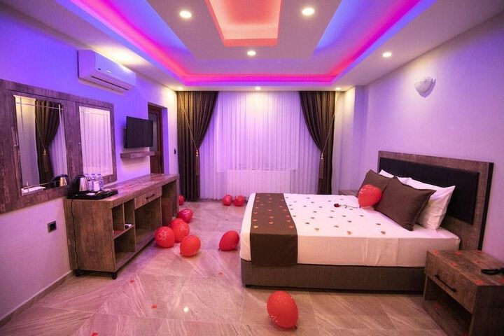 Room 3 of 8