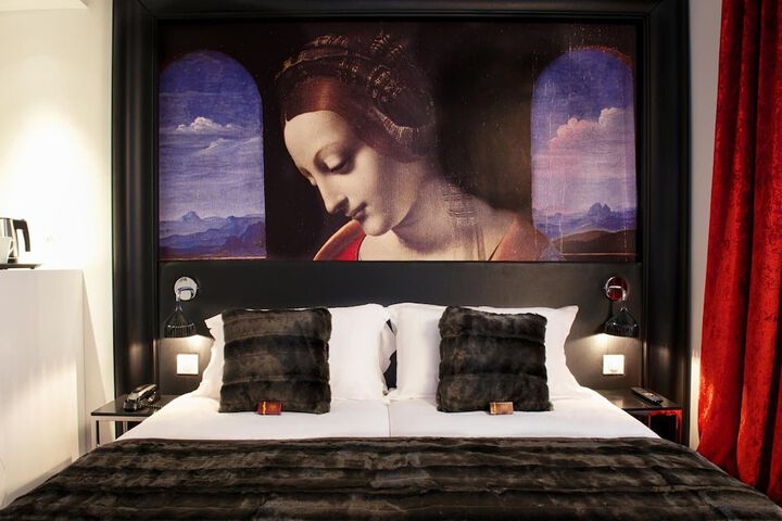 Room 11 of 38