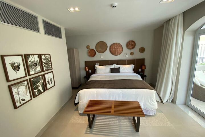 Room 18 of 77