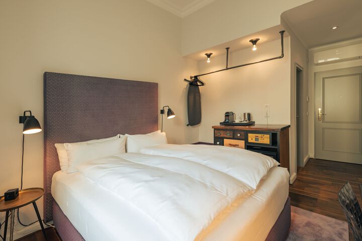 Room 10 of 33