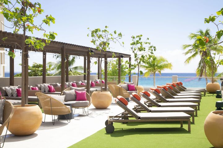 Sundeck 73 of 87