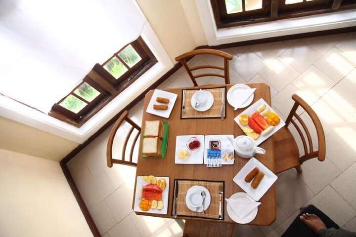 Dining 15 of 23