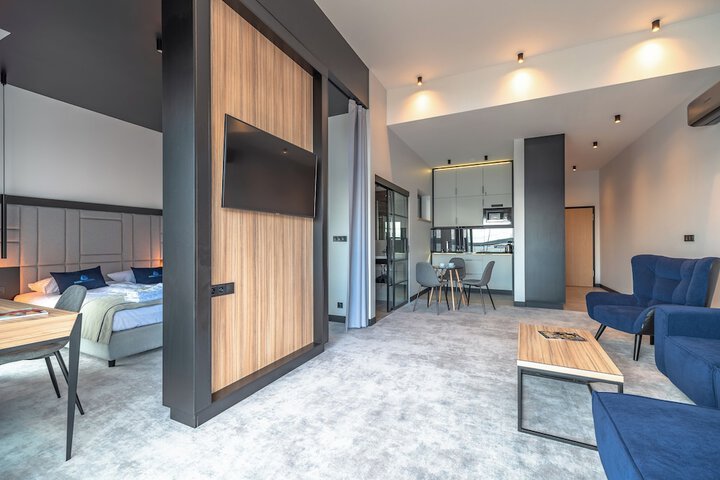 Room 28 of 136
