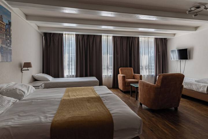 Room 21 of 34