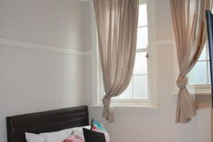 Room 4 of 32