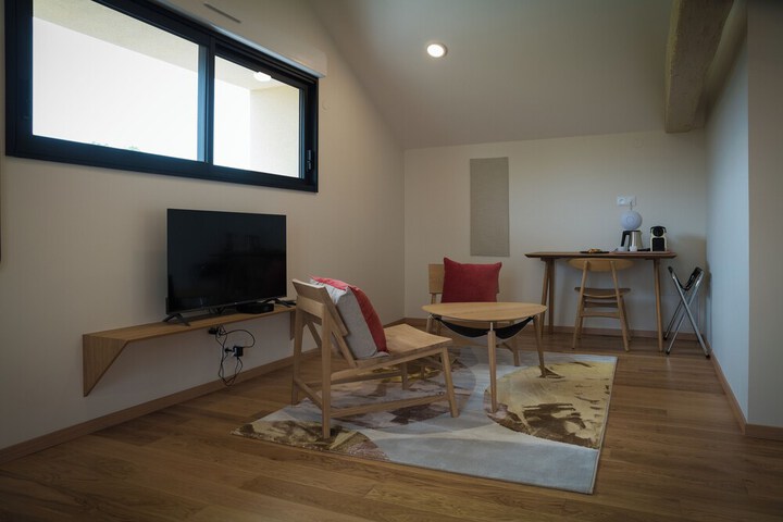 Room 53 of 109