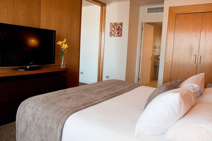 Room 16 of 38