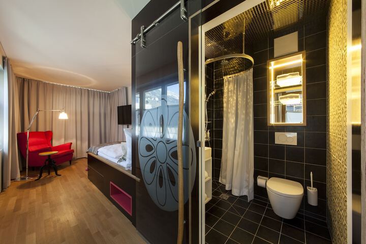 Room 36 of 159