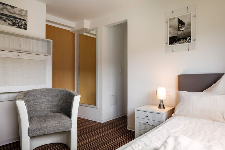 Room 4 of 34