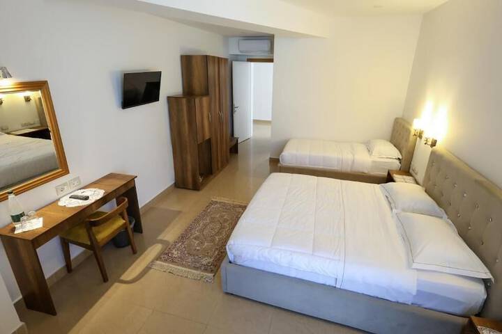 Room 43 of 114