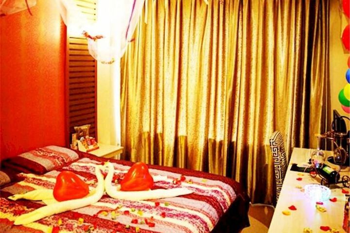 Room 9 of 42