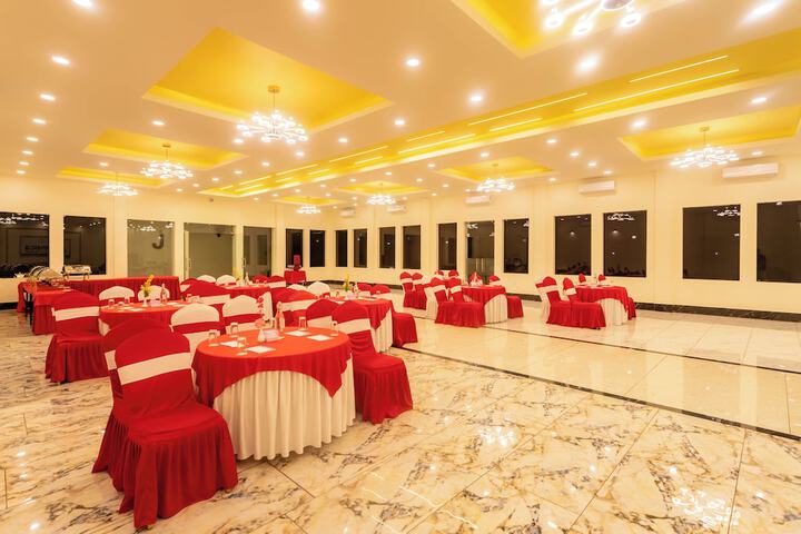 Ballroom/Hall 55 of 75