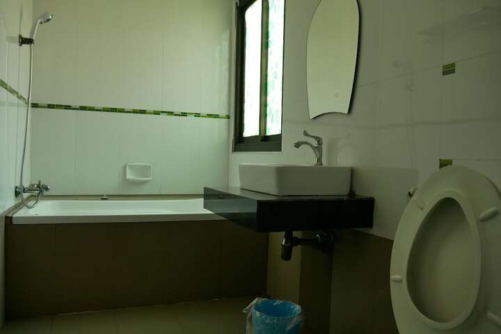 Room 7 of 19