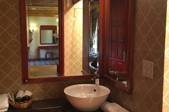 Room 23 of 143