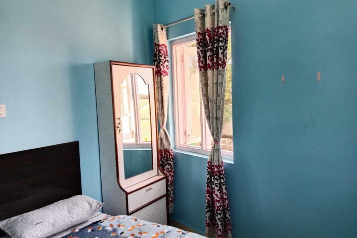 Room 2 of 16