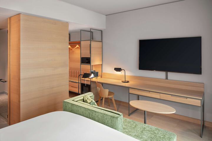 Room 14 of 125