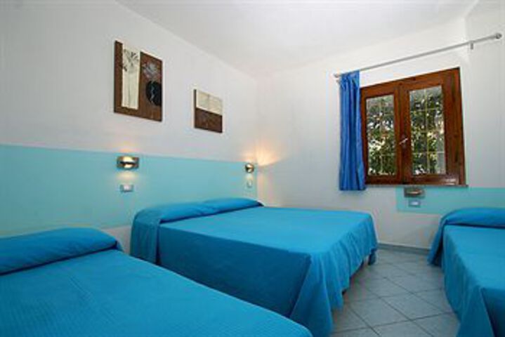Room 5 of 16