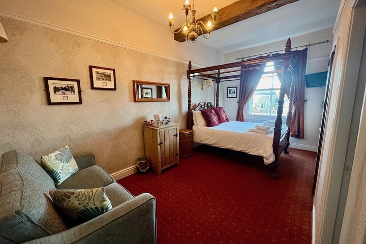 Room 17 of 33