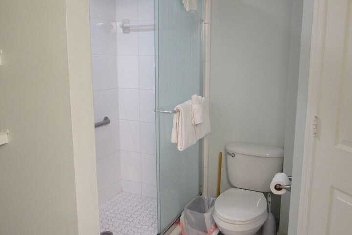 Room 103 of 229