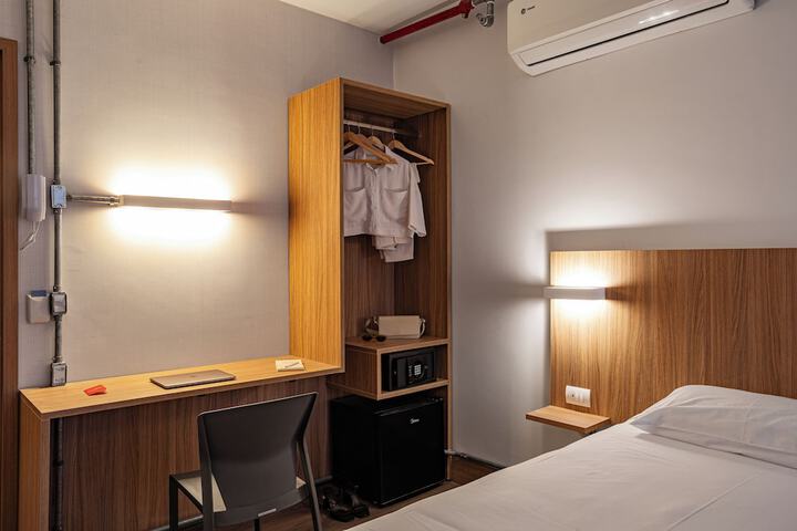 Room 14 of 24