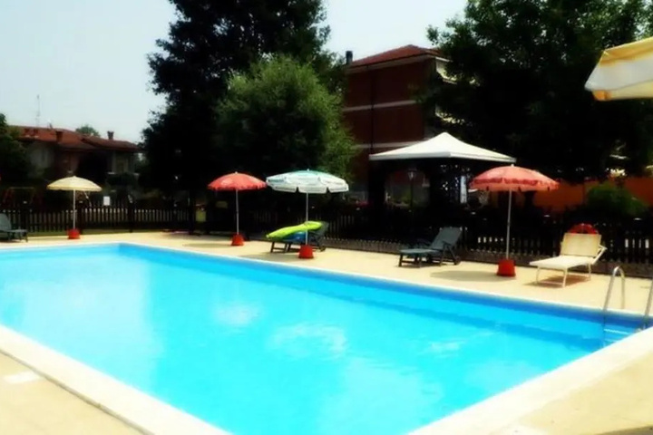 Pool 7 of 12