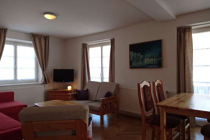 Room 7 of 63