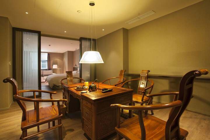 Room 8 of 22