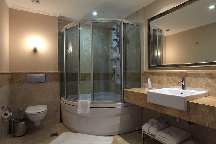 Room 15 of 37