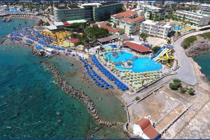 Eri Beach & Village Hotel