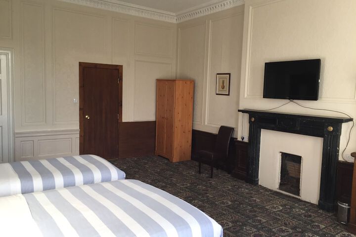 Room 7 of 37