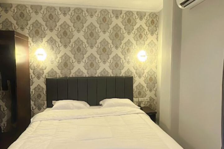 Room 7 of 9