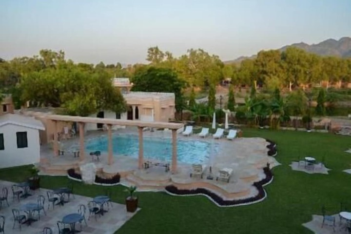 Hotel with Pool