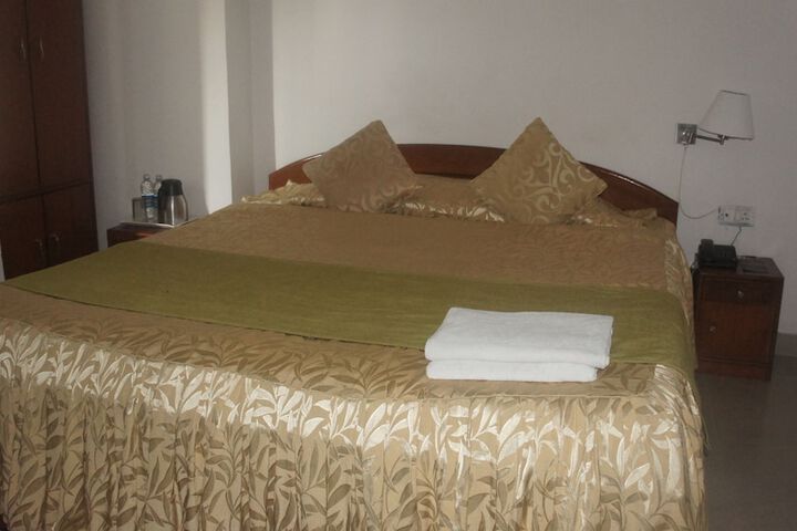 Room 8 of 16
