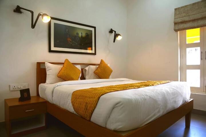 Room 3 of 167