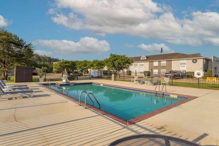Pool 17 of 22