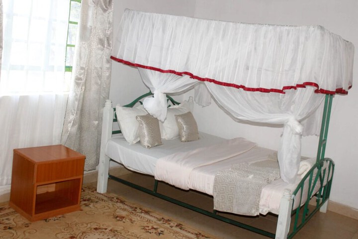 Room 4 of 20