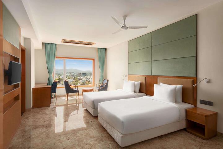 Room 9 of 37
