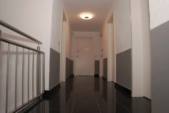 Room 8 of 10