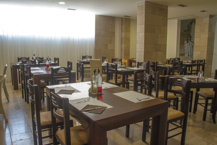 Dining 65 of 83