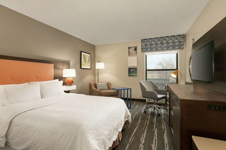 2 Queen Beds (7 of 9)
