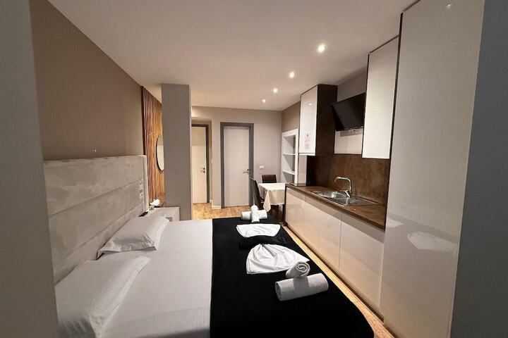 Room 15 of 34