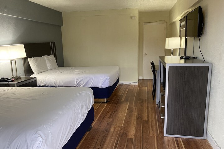 2 Queen Beds (6 of 41)