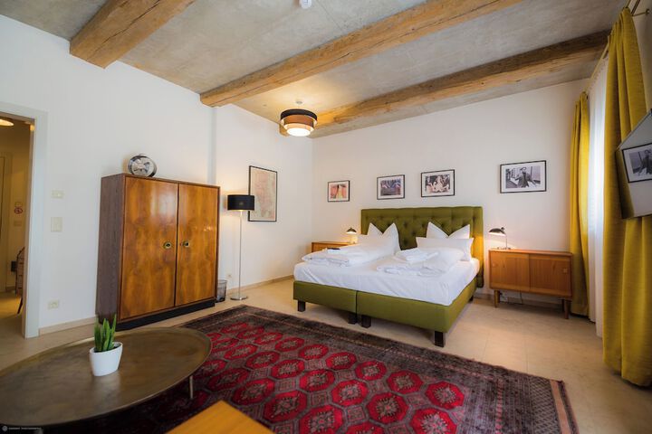 Room 26 of 122