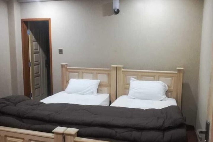 Room 5 of 13