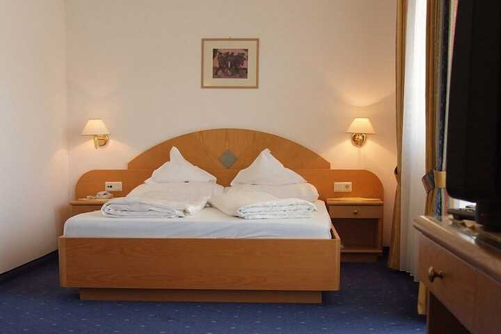 Room 3 of 49