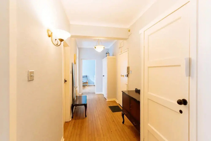 Room 8 of 12
