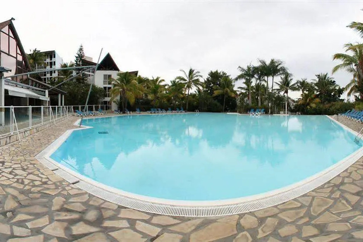 Pool 10 of 14