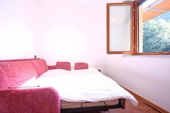 Room 6 of 13