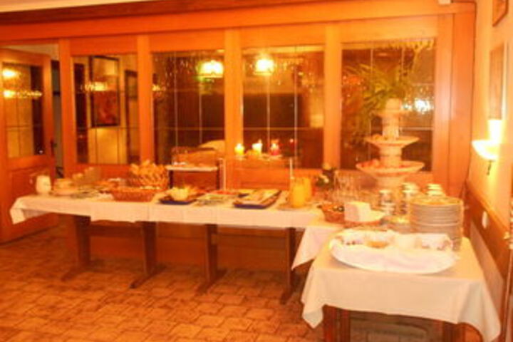 Dining 3 of 20
