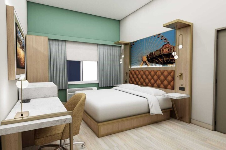 1 King Bed Deluxe Room (4 of 5)